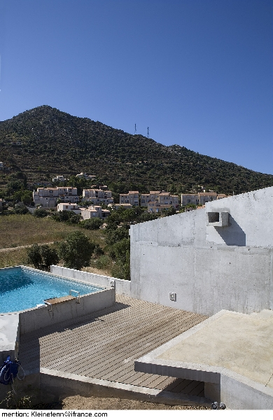 villa-en-corse-orniccio-monticello-piscine-villas.jpg